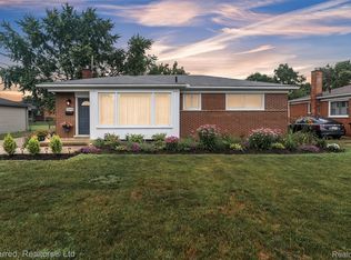 34958 Parkdale St, Livonia, MI 48150