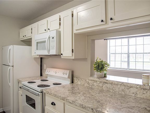 3rd image of 700 Navarro Dr #A