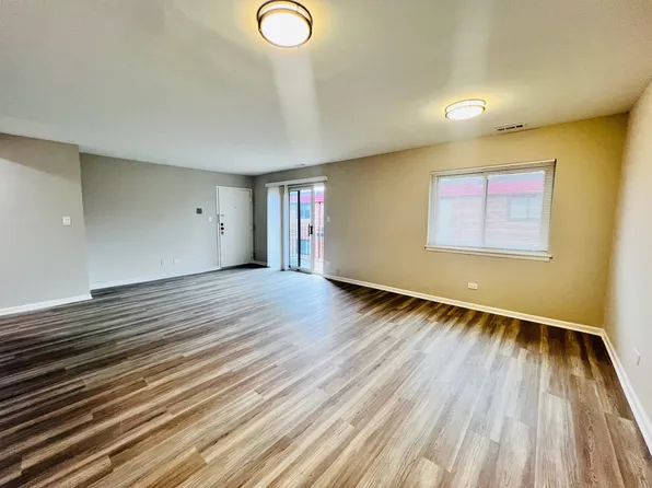 1779 W Algonquin Rd, Mount Prospect, IL 60056
