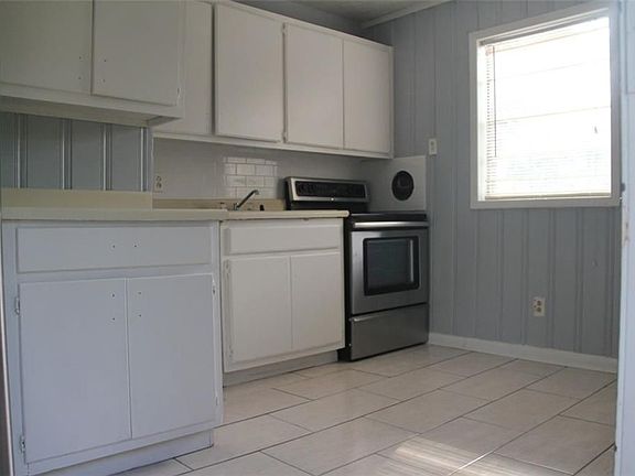 4th image of 670 Georgia Ave