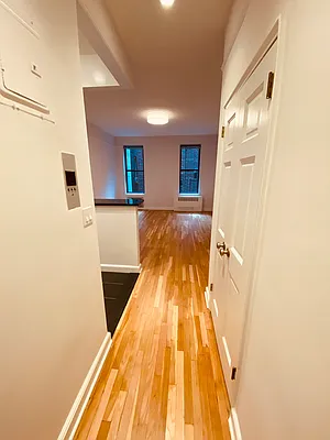 Rented by Metropolis Real Estate of Manhattan | media 18