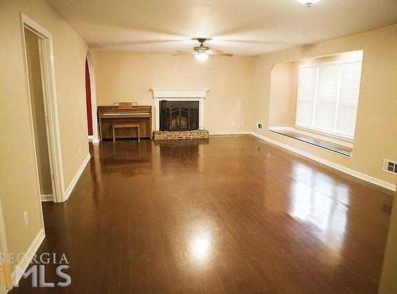 4th image of 580 Sheringham Ct