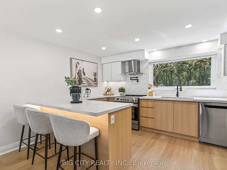 26 Carondale Cres — Photo 13