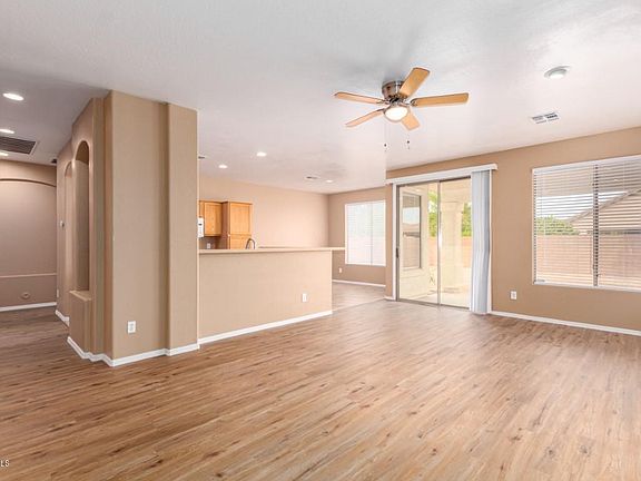 3rd image of 118 E Rock Wren Dr