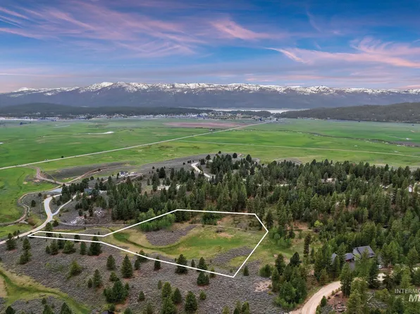6 Maria Kalea Dr, Cascade, ID 83611