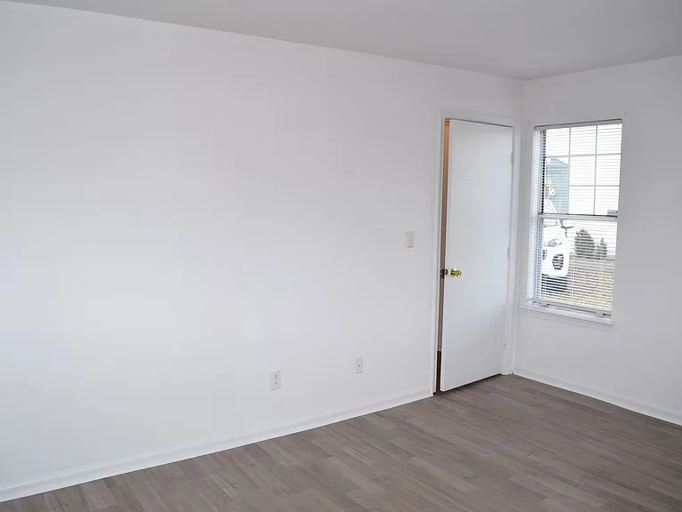 579 Peregrine St — Photo 14