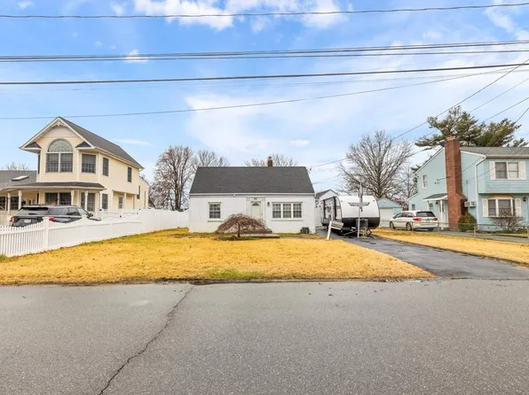 66 Alexander Avenue, Farmingdale, NY 11735