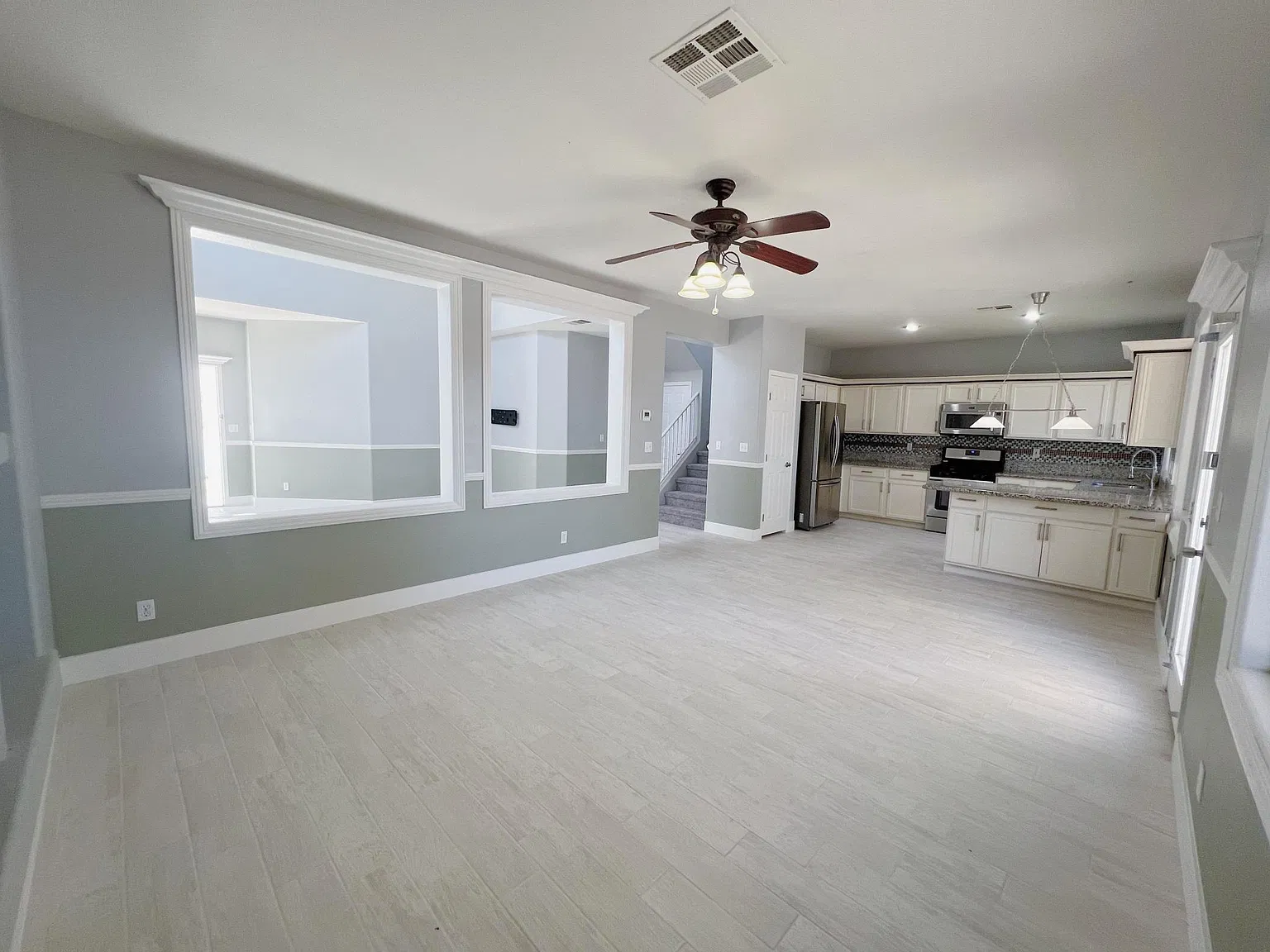 3 bed, 2005 sqft, $2,399 — Photo 2