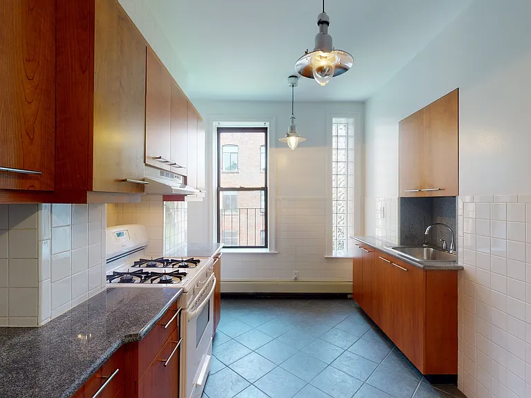 118 Bedford Ave #3L — Photo 2