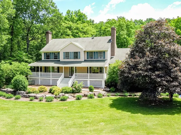 260 Windy Pine Dr, Winchester, VA 22603