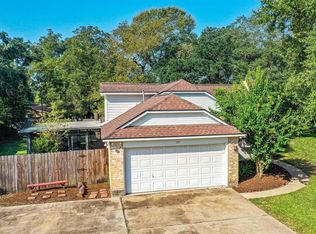 151 Forest Oaks Ln, Lake Jackson, TX 77566