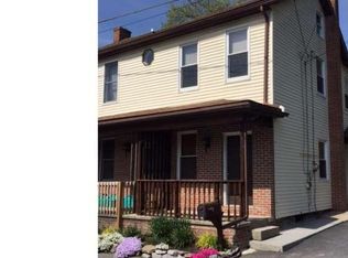 12 N Water St, Womelsdorf, PA 19567