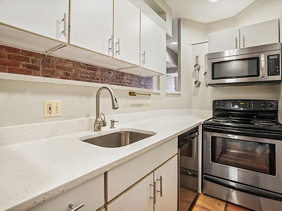 Kitchen w/ Quartz Counters