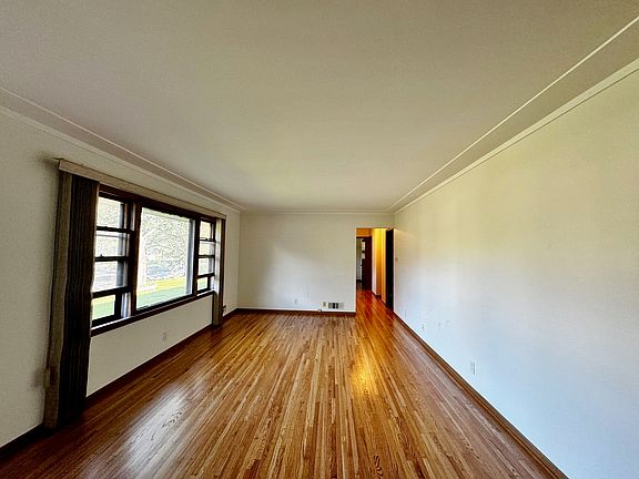 4th image of 4099 Hodgson Rd