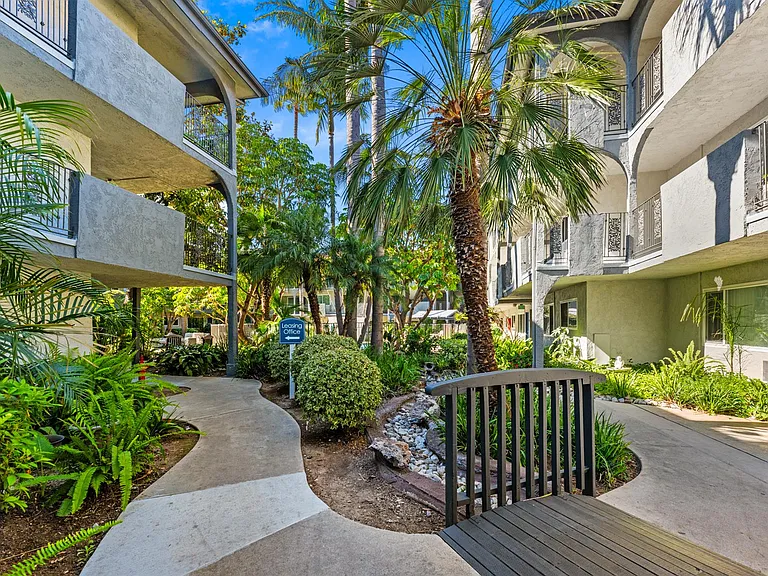 Coast Apartments — Photo 21