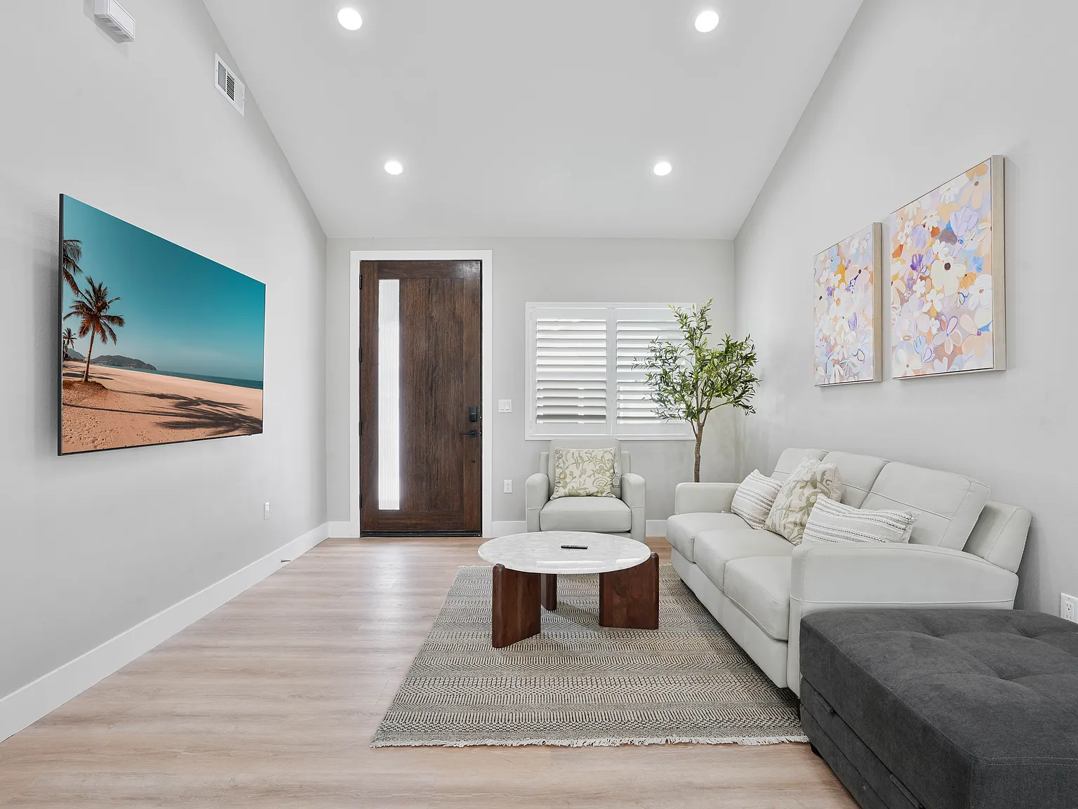 3 bed, $6,000 — Photo 2