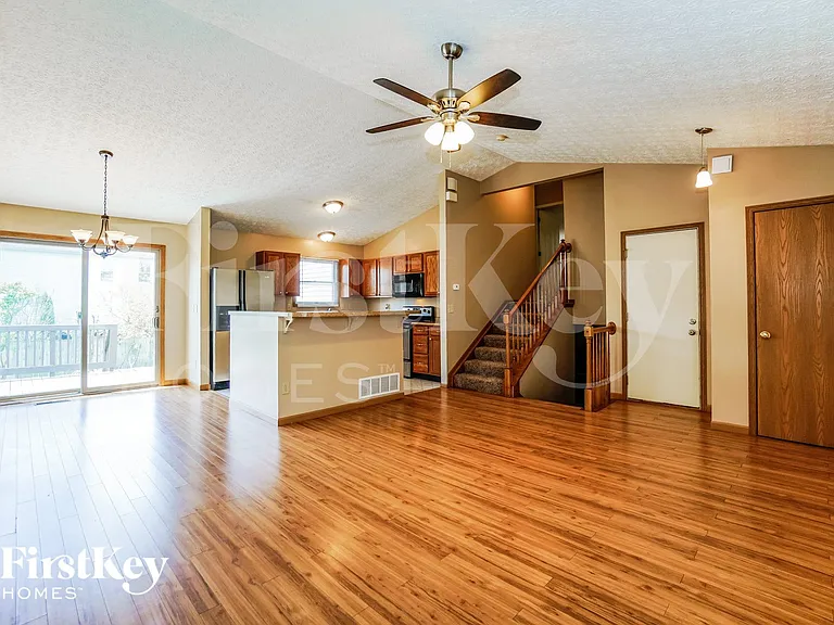 5673 Larksdale Dr — Photo 5