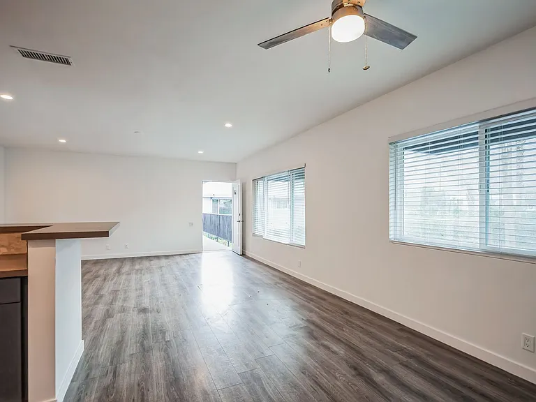 671 S. Riverside Drive — Photo 20