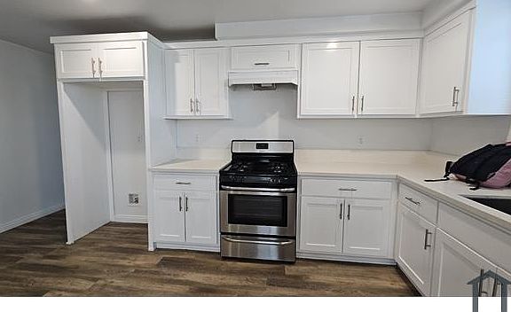 3rd image of 213 W 43rd St