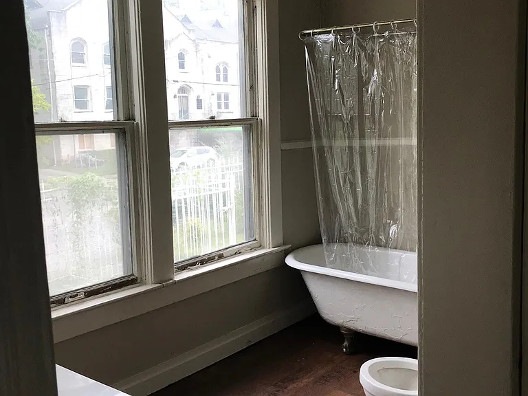 434 N Evergreen St #4 — Photo 2