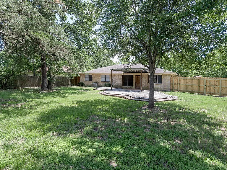 2805 Normand Dr — Photo 14
