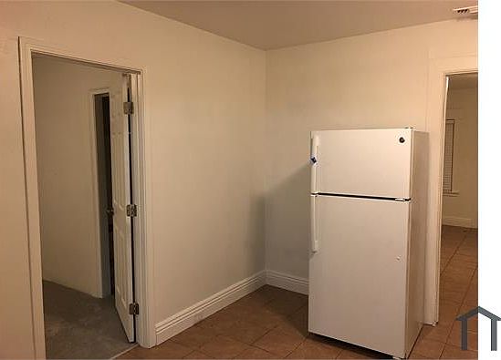 3rd image of 184 N Autumn St #A