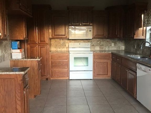 5th image of 414 N Mountain Meadow Dr
