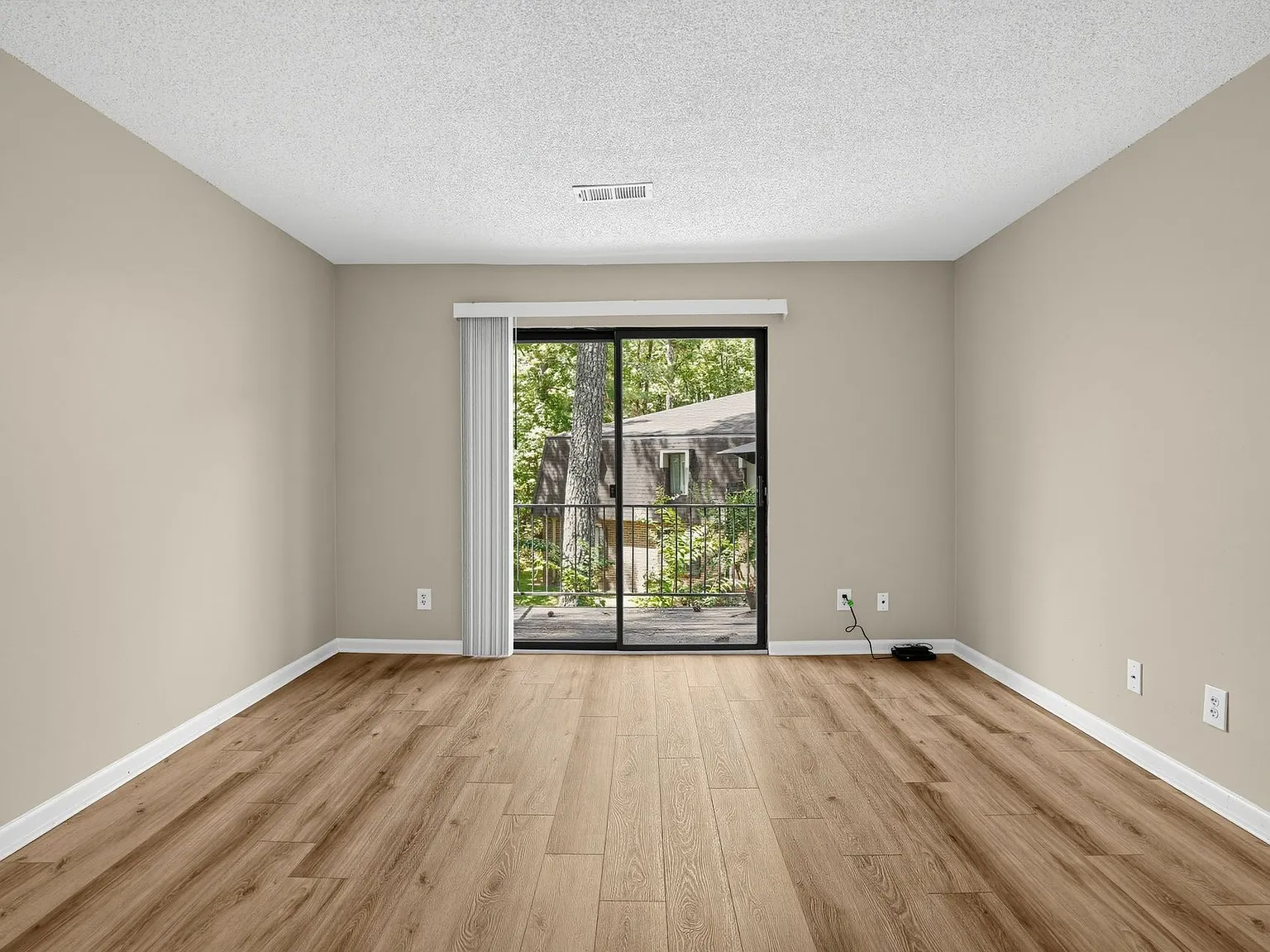 Orleans Apartments — Photo 4