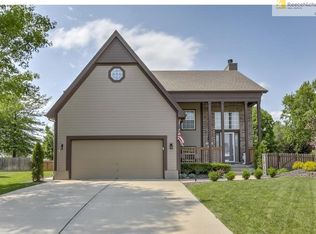 1000 SE Country Lane Trl, Lees Summit, MO 64081