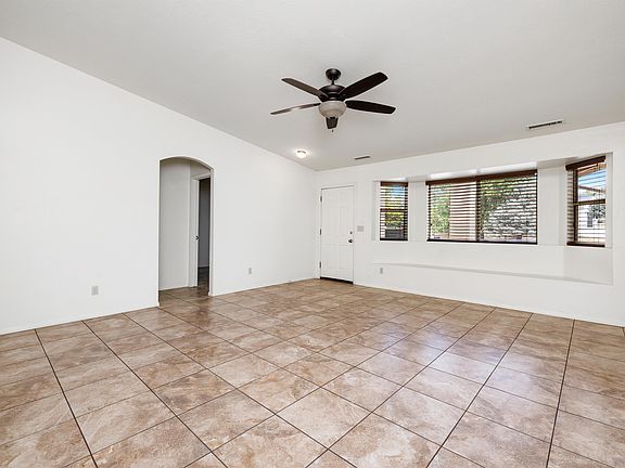3rd image of 4901 N Reavis Dr