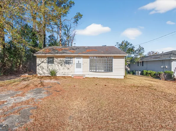 370 S 6th St, Jesup, GA 31545