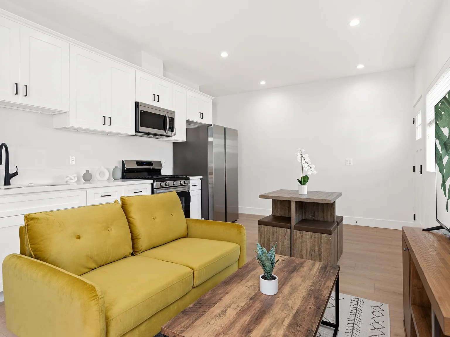 A 3 Bedroom apartment with ensuite bathrooms, common areas and a fully functional kitchen at 1736... — Photo 2