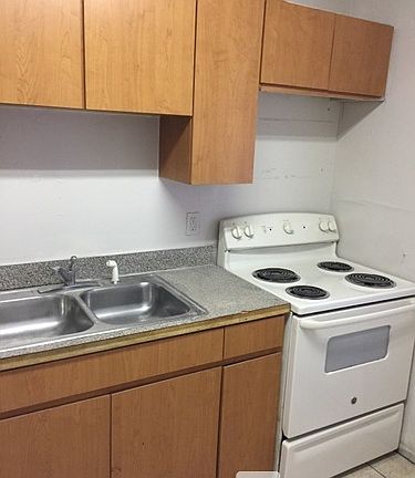 5th image of 5124 E Seneca Ave #A
