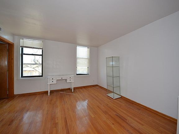 4th image of 3558 S Wood St #2F