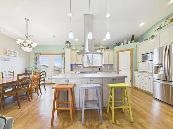 53 E 3rd St N, Cowley, WY 82420