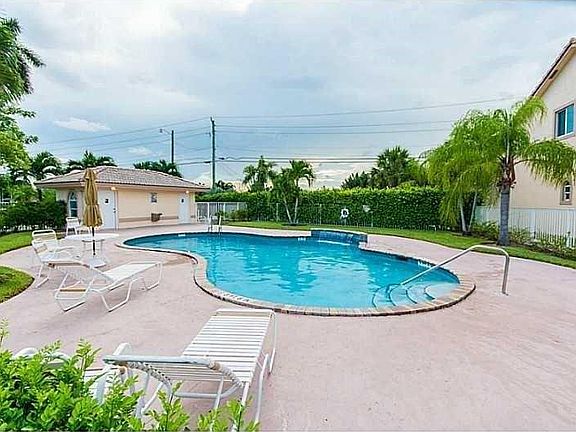 3rd image of 8130 Madison Lakes Cir N