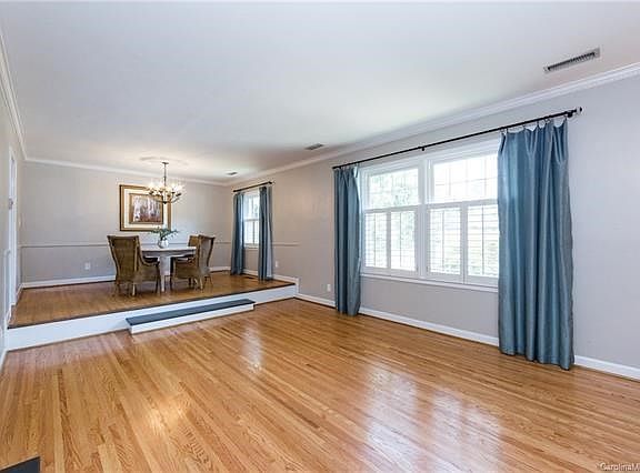 4th image of 526 Wingrave Dr