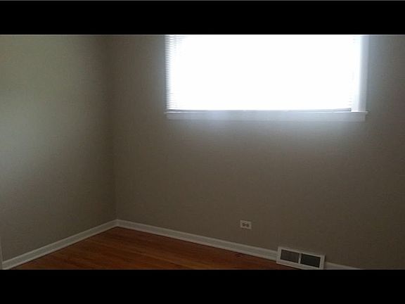 4th image of 373 Lorraine St