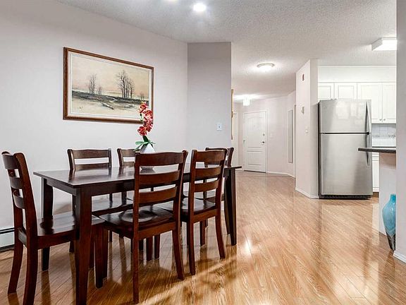 4th image of 20 W Sierra Morena Mews SW #118