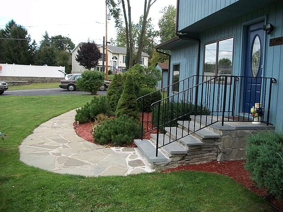 3rd image of 17 Clover Ln