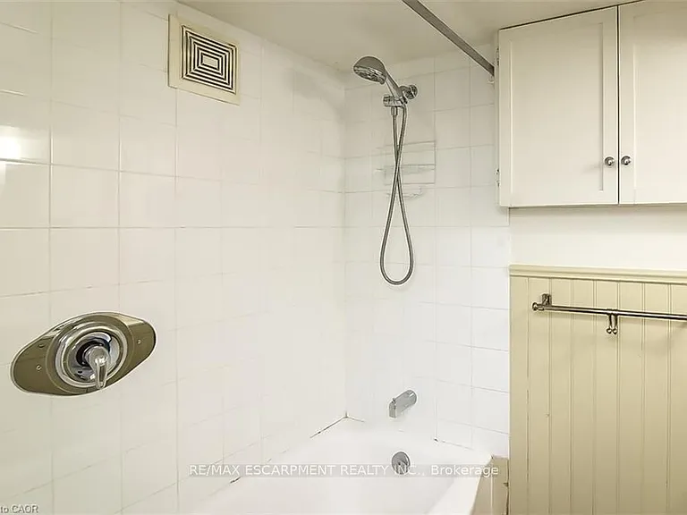 9 Gary Ave — Photo 6