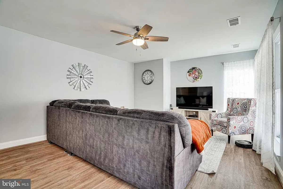 Building Photo - 8248 Catbird Cir #302