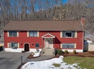 18 Blackberry Ln, Framingham, MA 01701