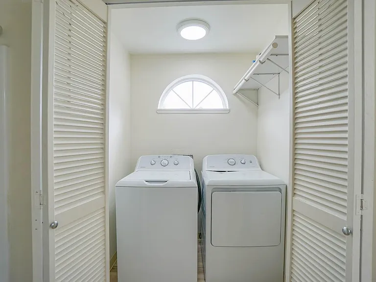 Park Crest Townhomes — Photo 13