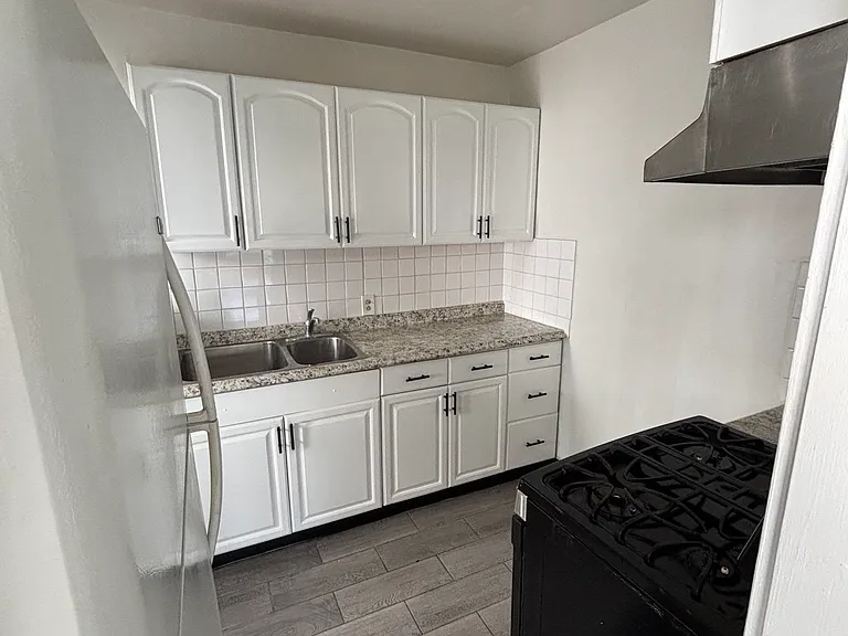 1035 E 2nd St #1035 — Photo 3