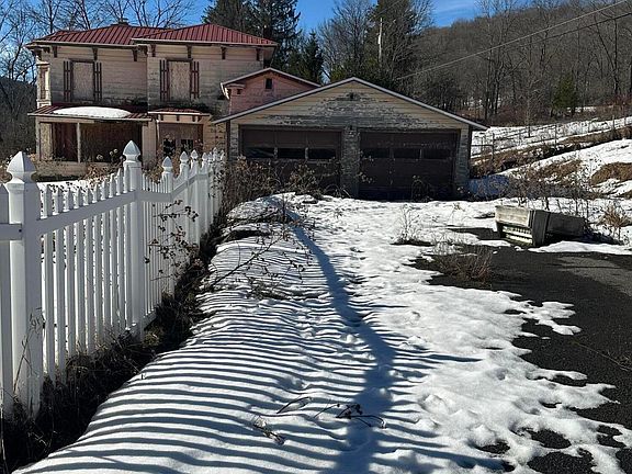 4th image of 983 Charlotte Valley Road