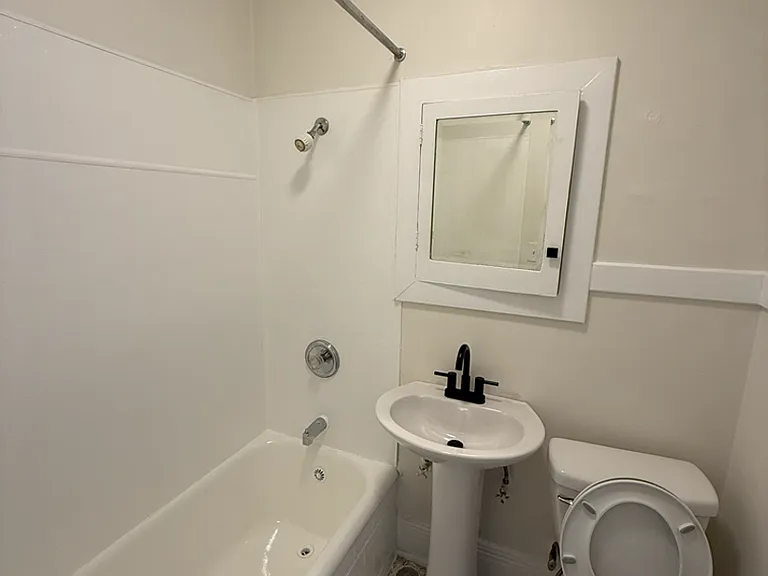 Glen Ellen Apartments — Photo 13