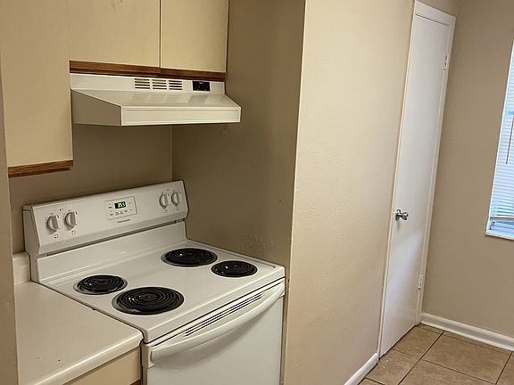 5th image of 2325 W Pensacola St APT 133