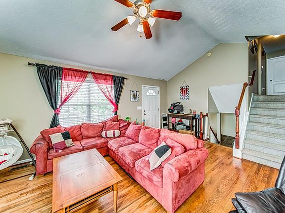 4th image of 229 Black Walnut Dr