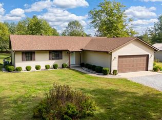 102 Thomas Rd, Carbondale, IL 62902